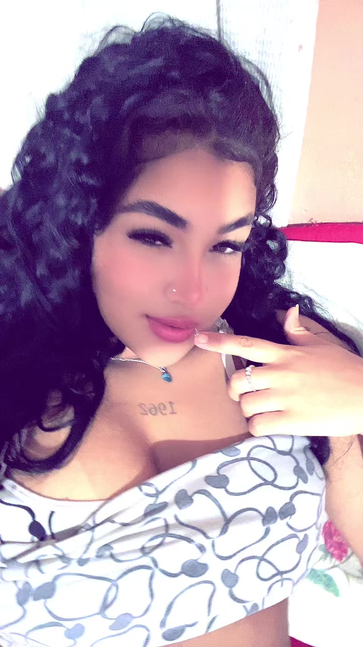 @Aninha_07