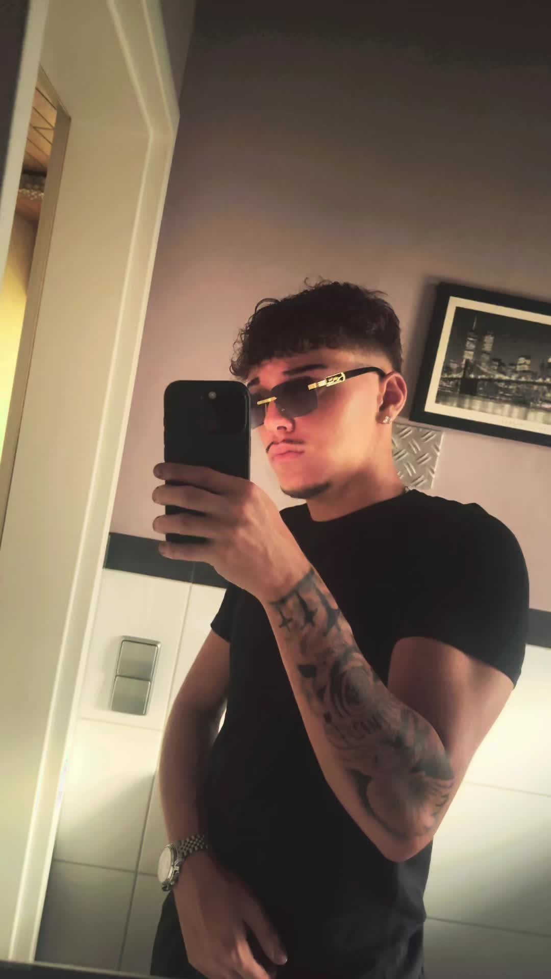 @…