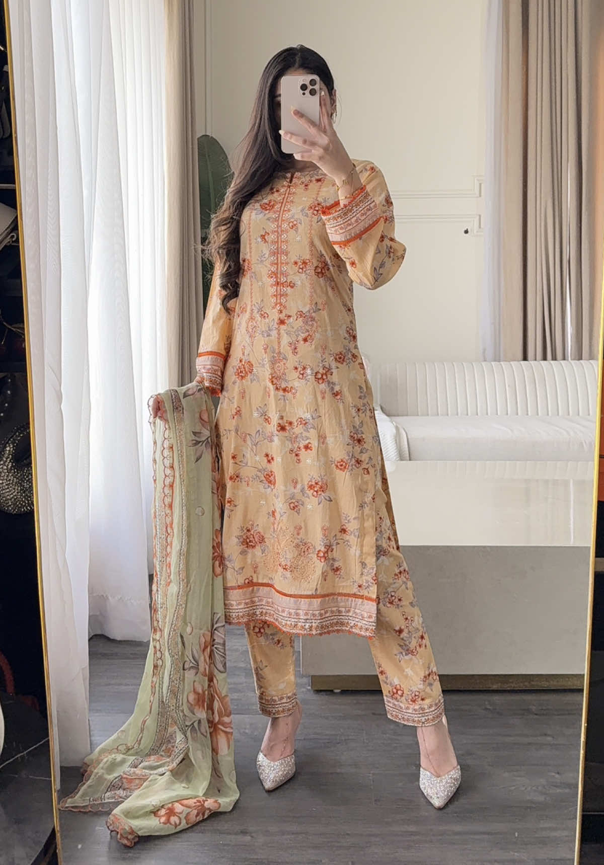 @H&W COLLECTION LIMITED