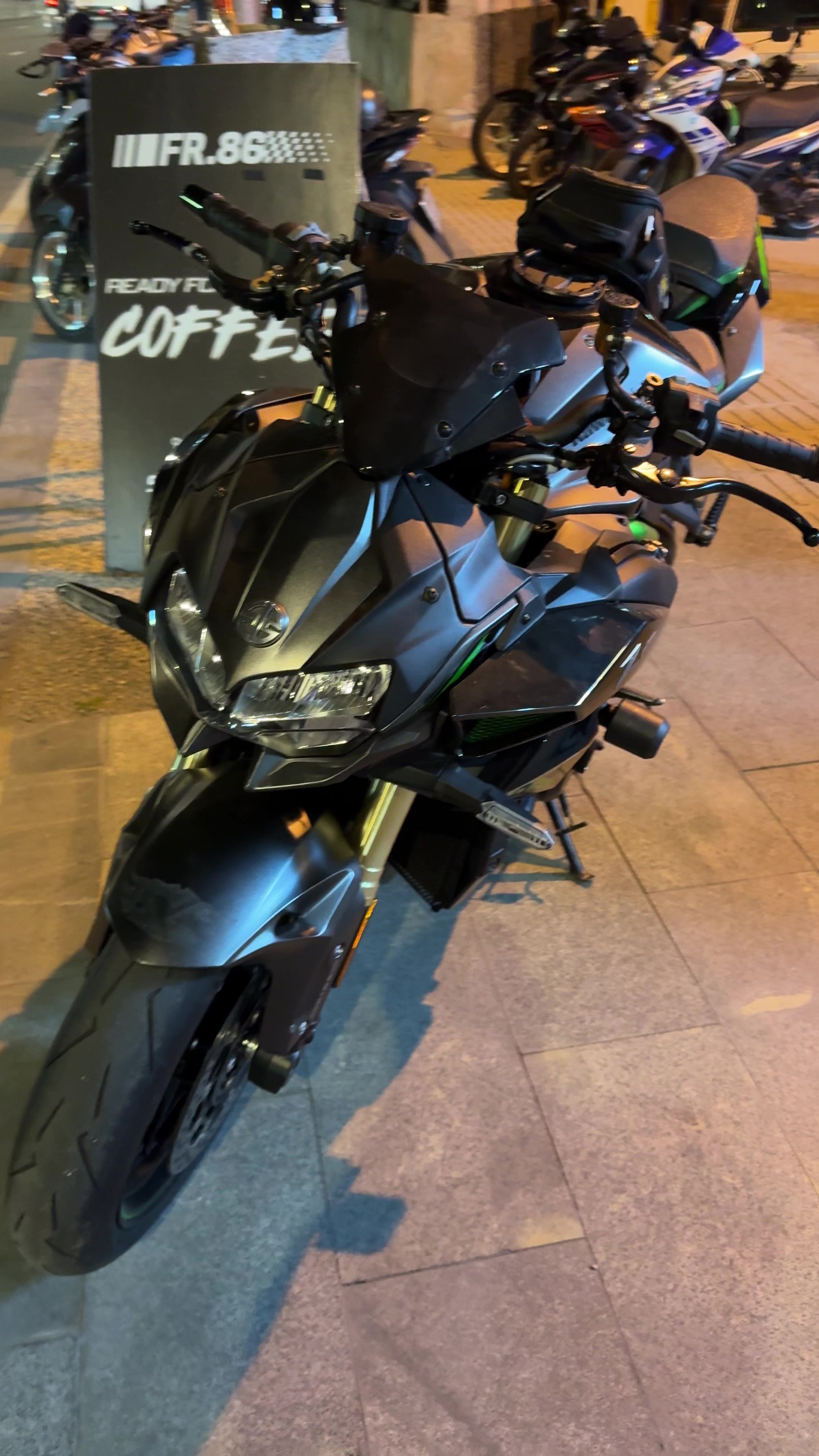 @Ho&agrave;ng Lười Biếng