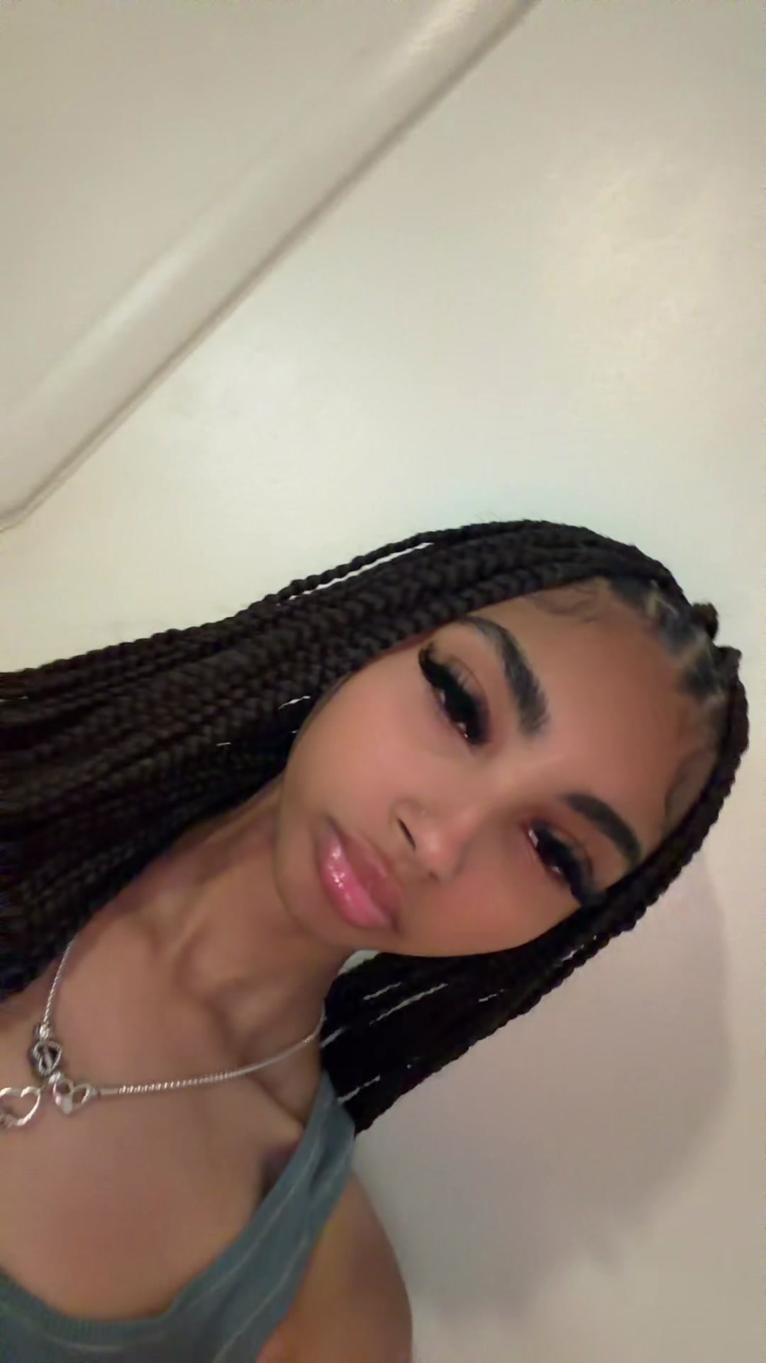 @lolaleilanii