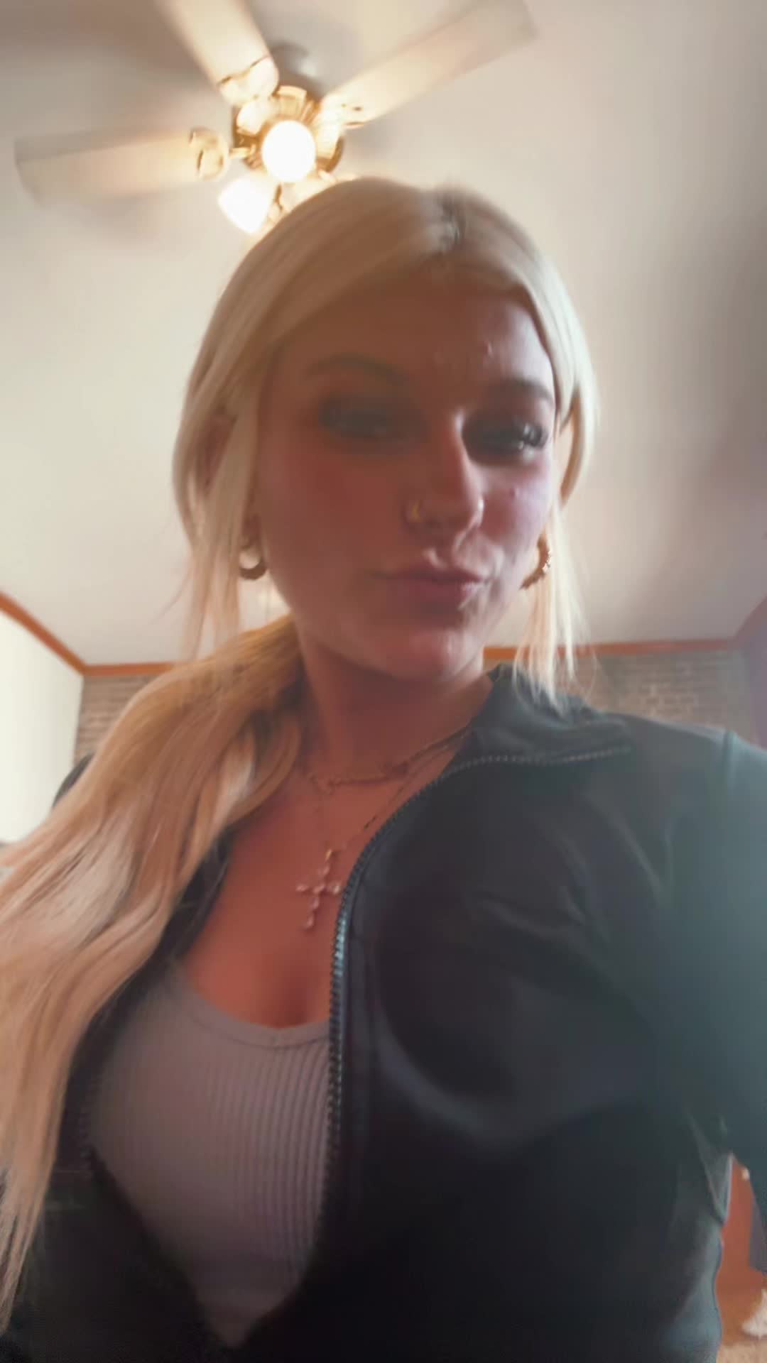 @Maybe Aubrey idk😋🤩