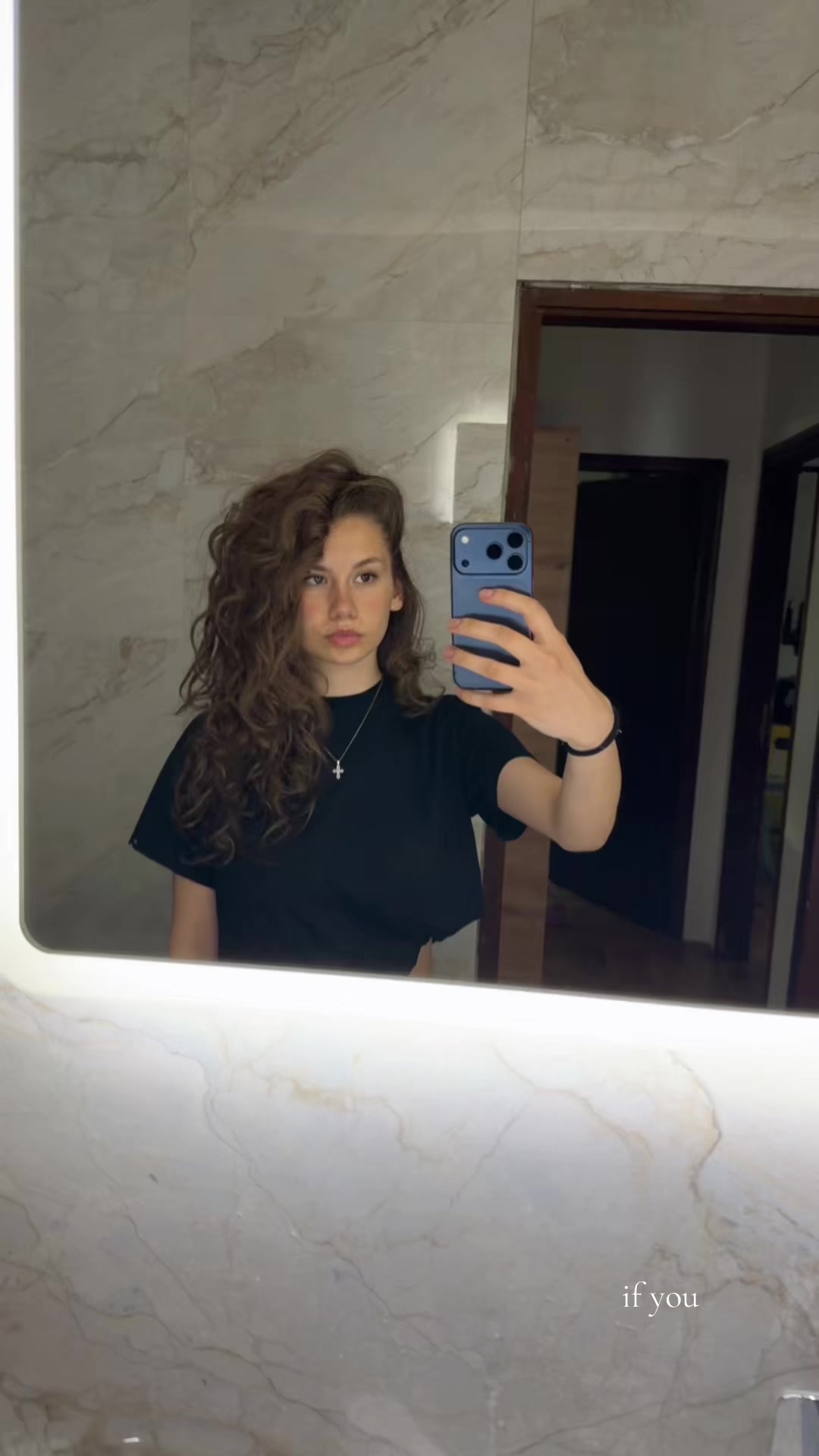 @𝒱