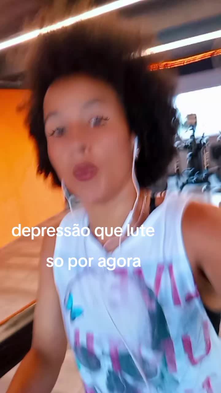 @N&aacute;dia