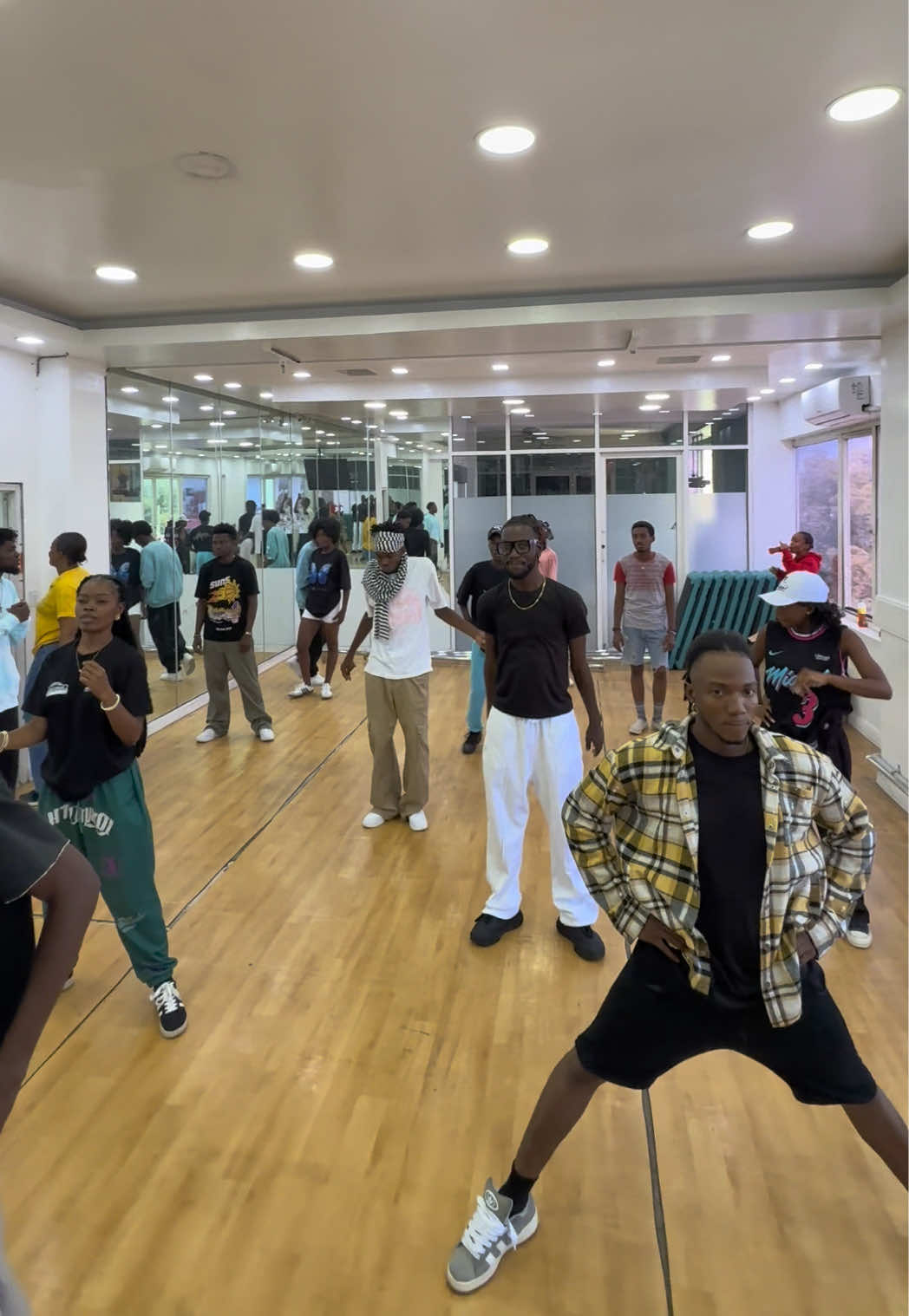 @Roy_Den🕺