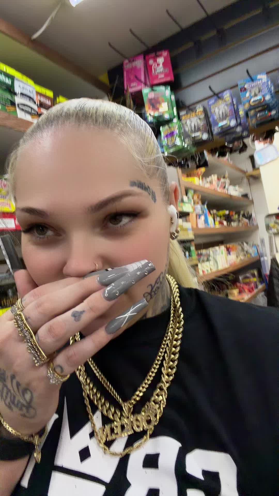 @QueenieDaGreat