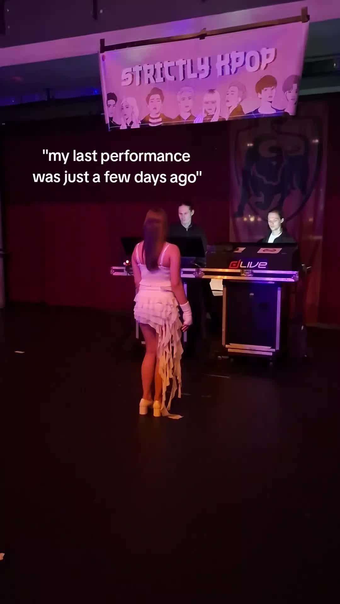 @Leeknow his oily ass cheeks