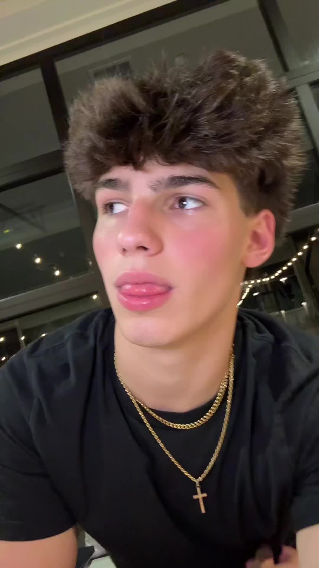 @AJ 🪿