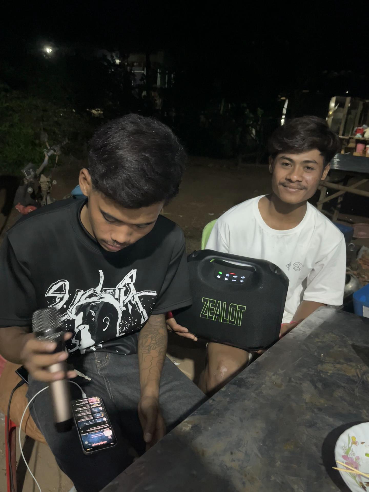 @R&hellip;🦅