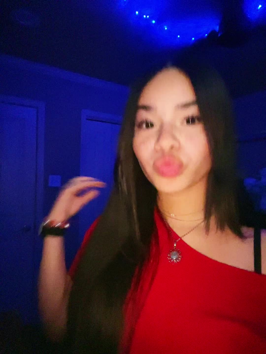 @🦦