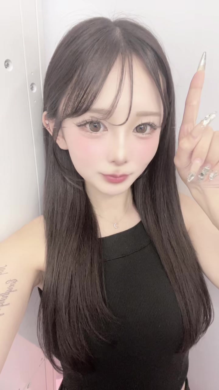 @にゃん