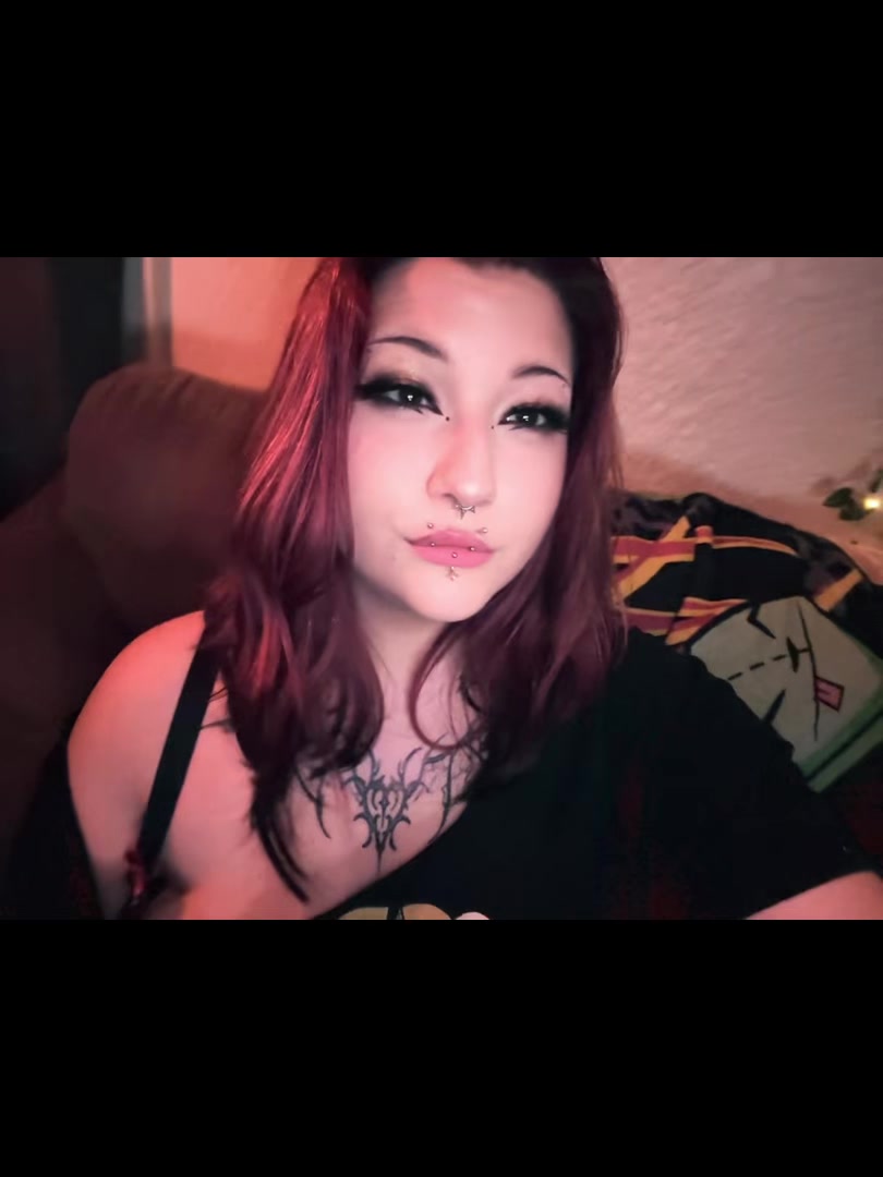 @GloomyBear>:3