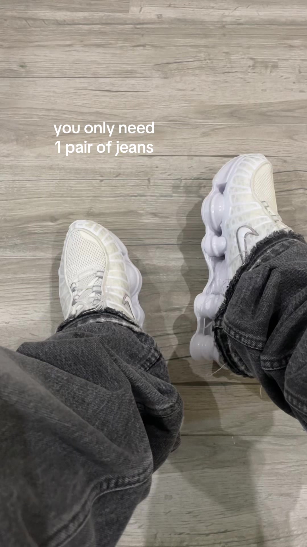 @atom👟