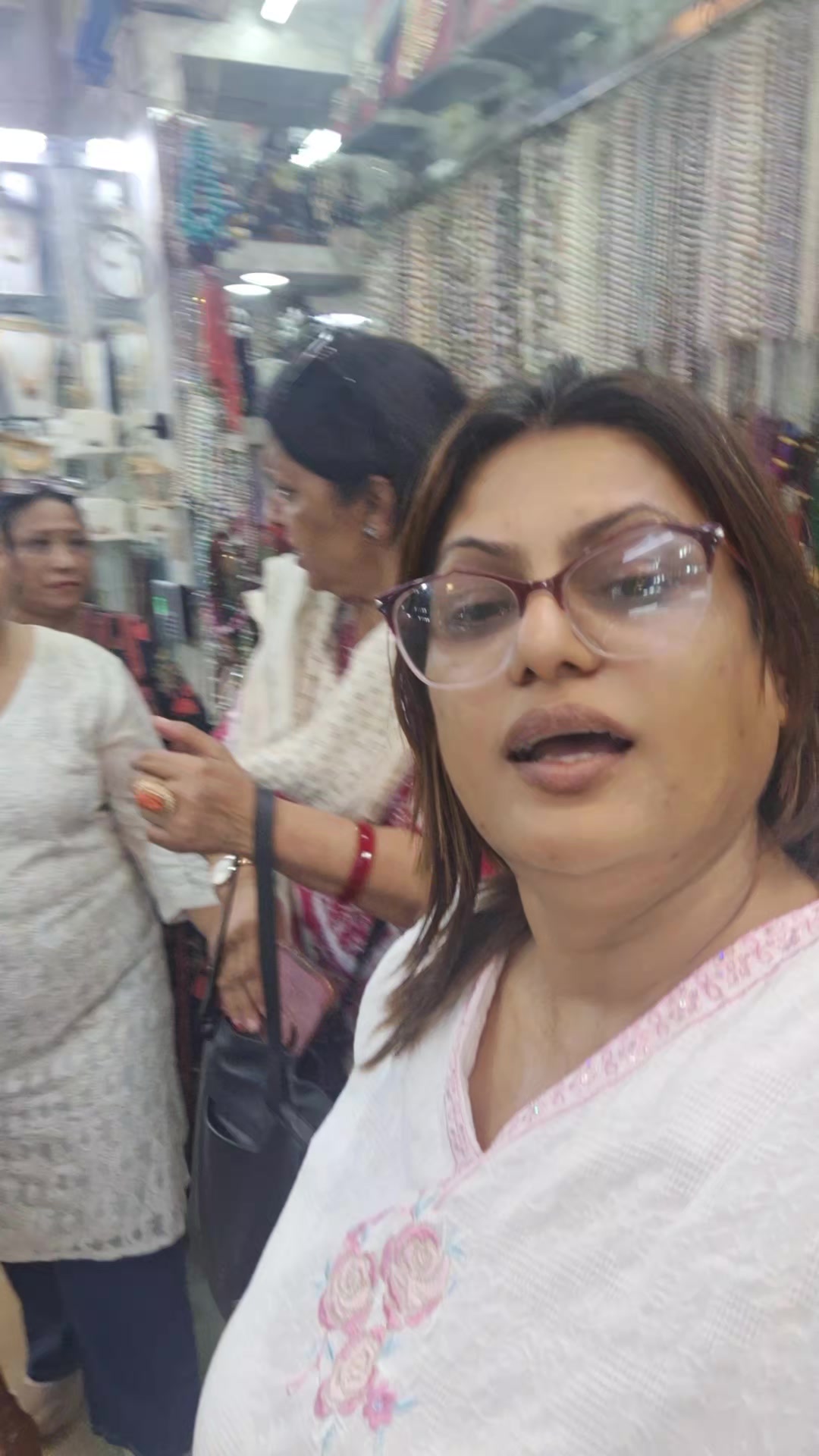 @मीना ढकाल
