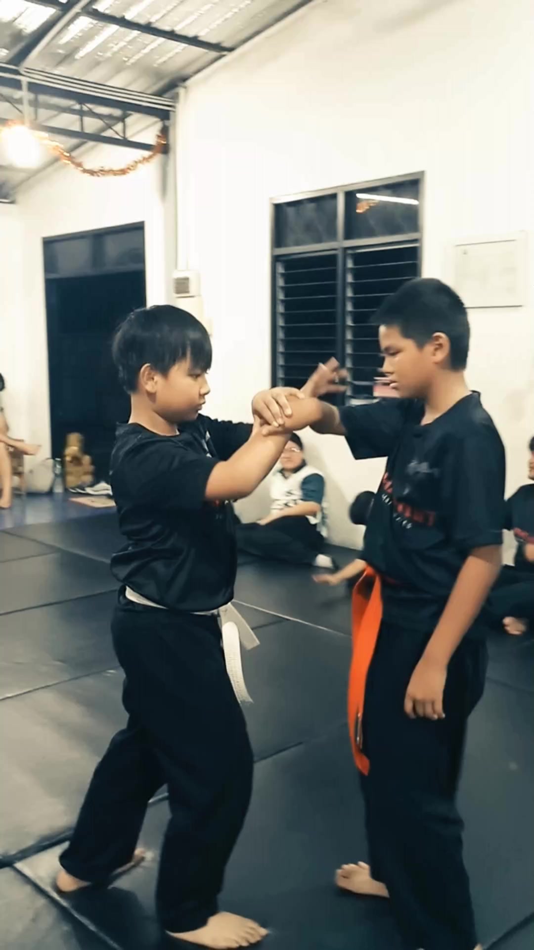 @ครูเป๋ง ภูมิพาหุยุทธ์
