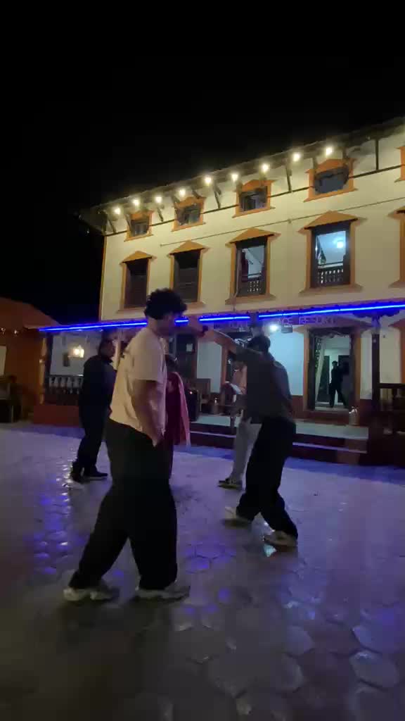 @अर्जुन सेन्चुरी &szlig;&kappa;.(गाउँले)