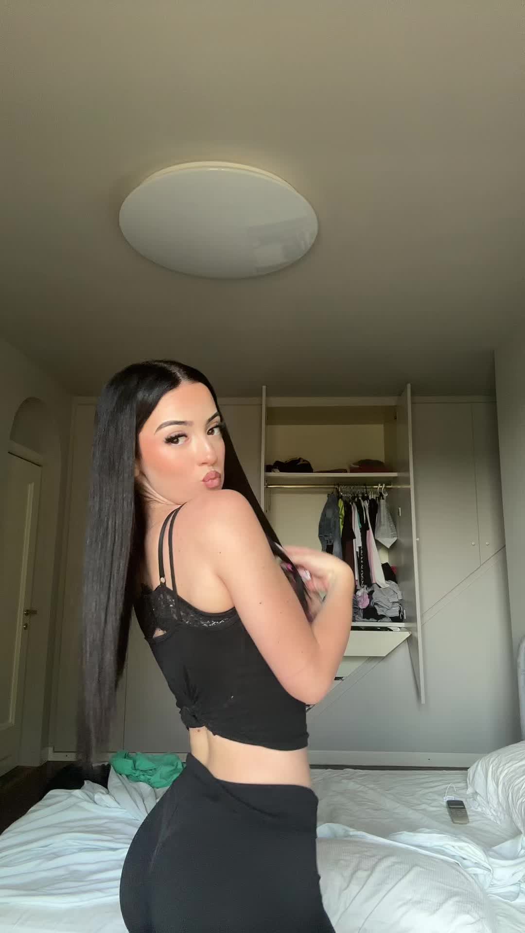 @lari📲