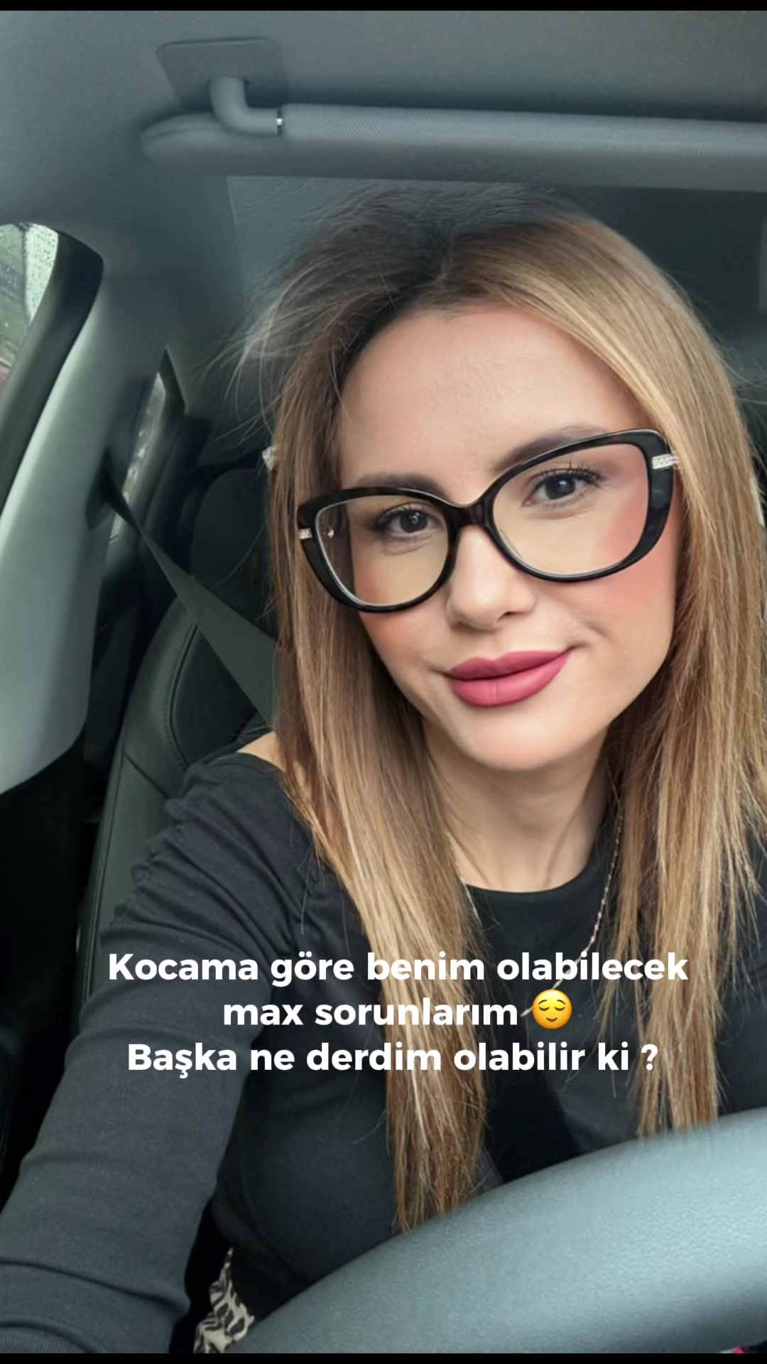 @&Ouml;zge Akca