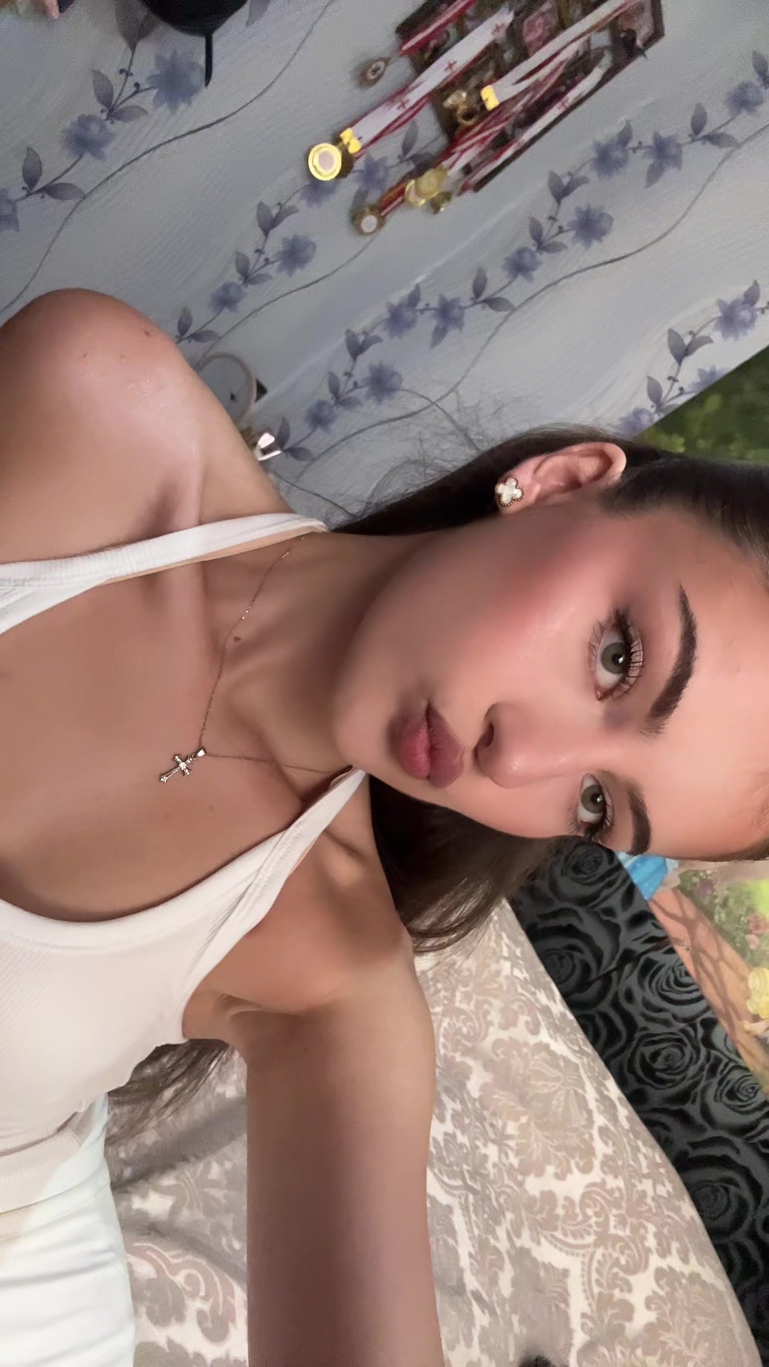 @Elle