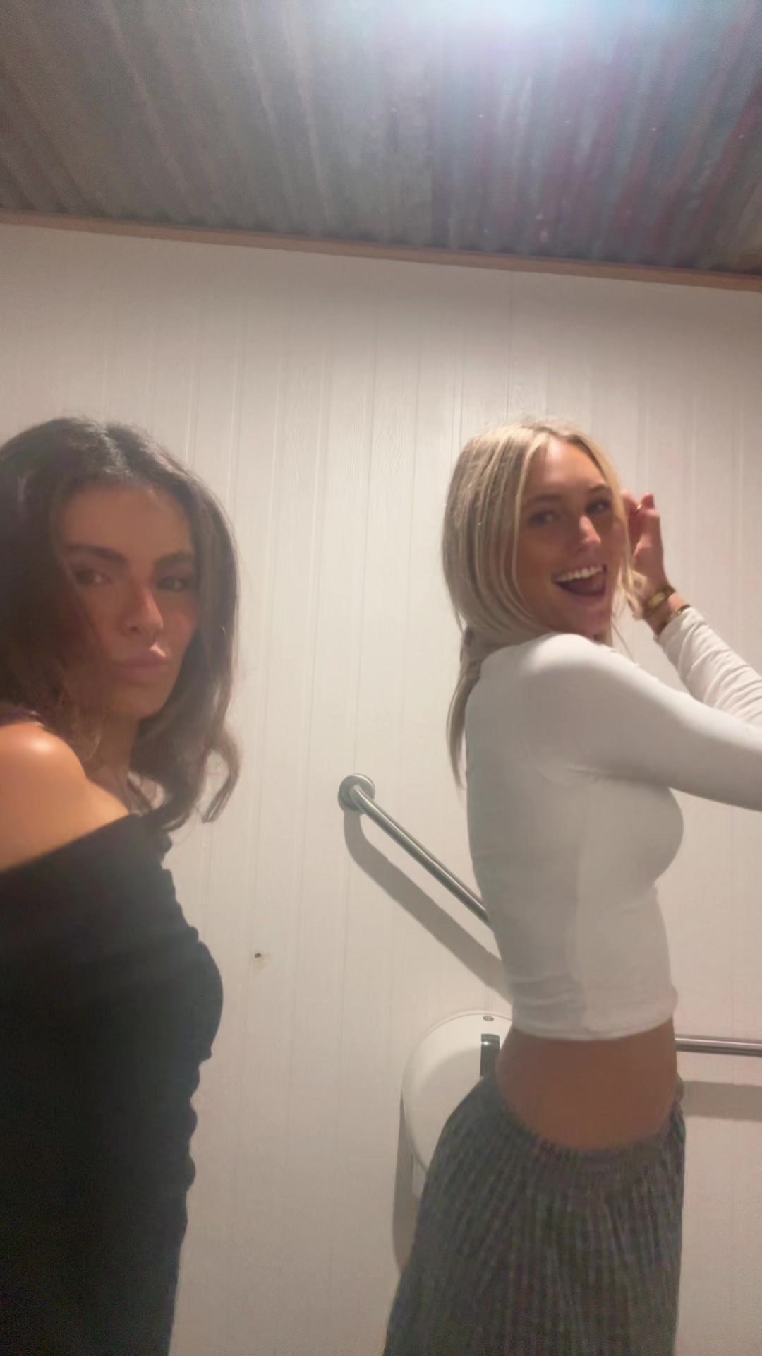 @Bella