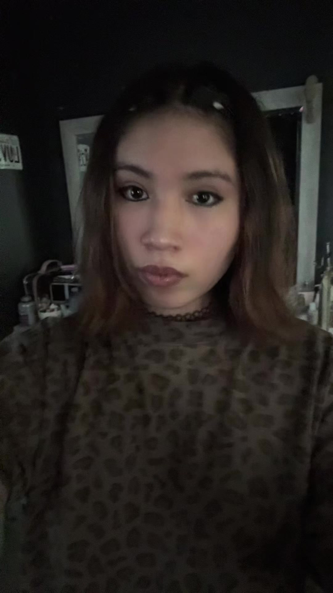 @(^_−)−☆