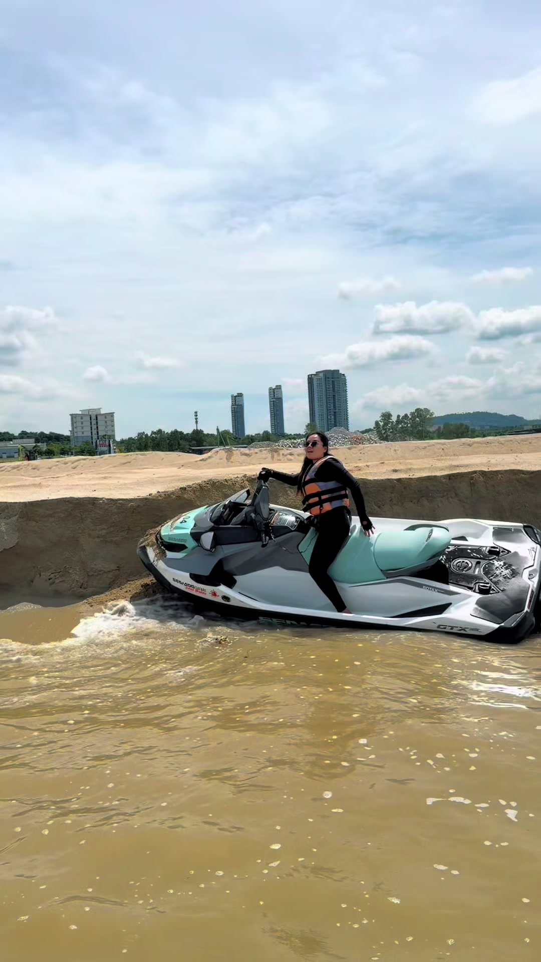 @HAFIZ SEADOO🏄🏻&zwj;♂️