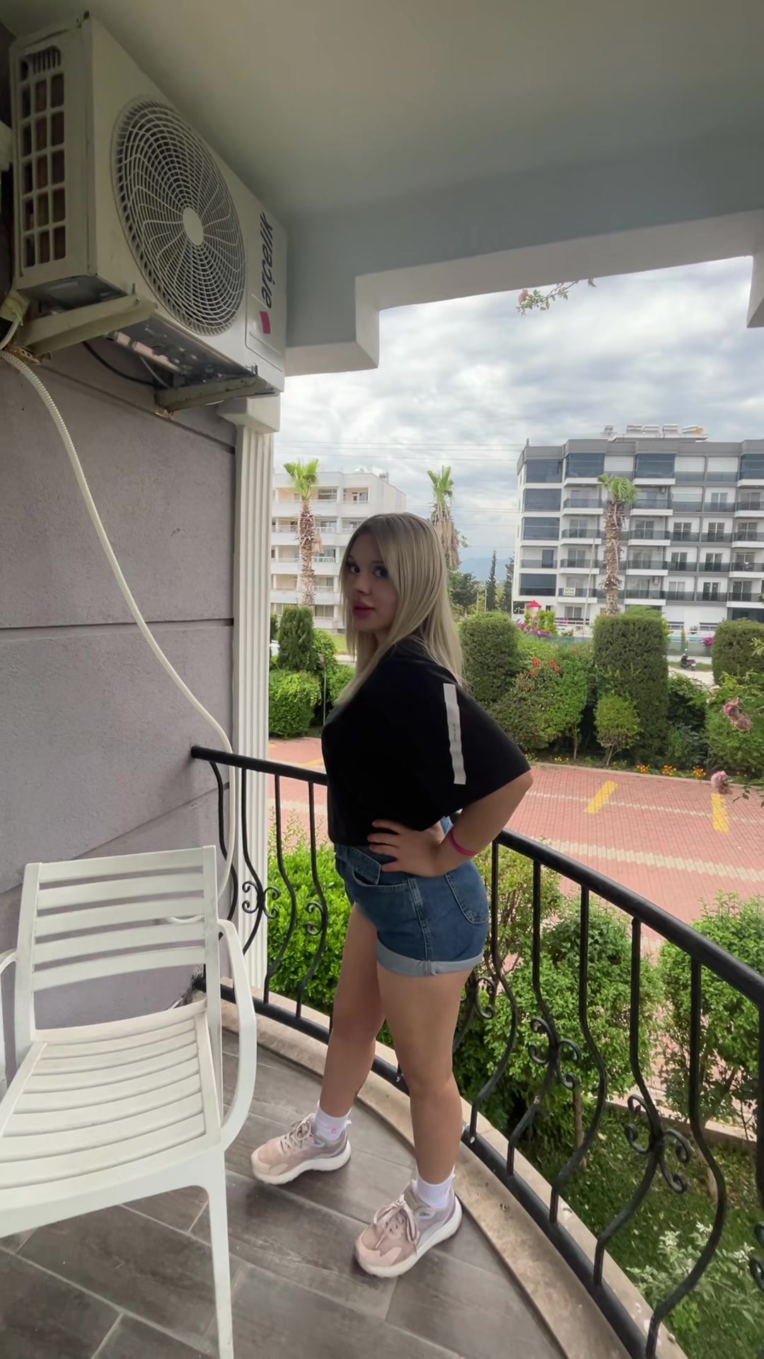 @Eceeresmi
