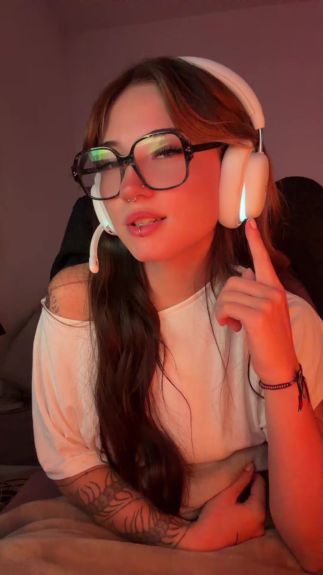 @O.d.e.l.y.a_