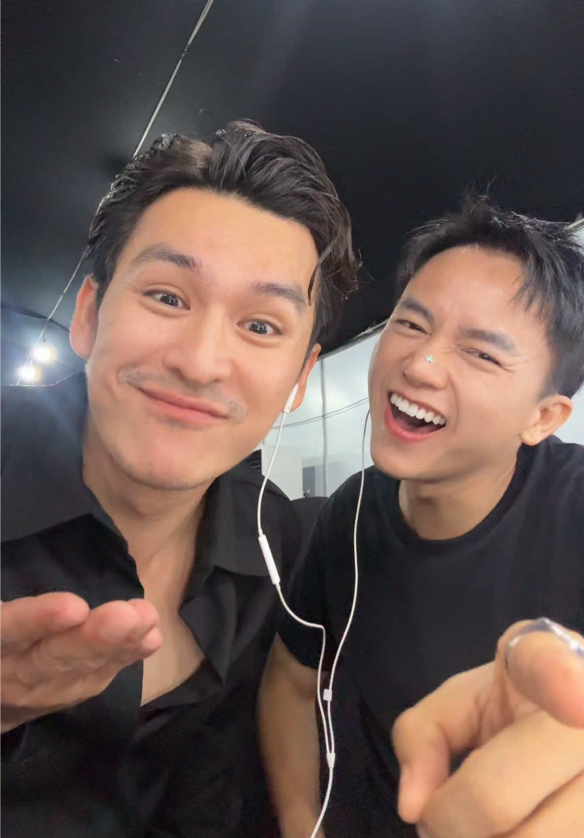 @Sáng đi chụp tối đi show