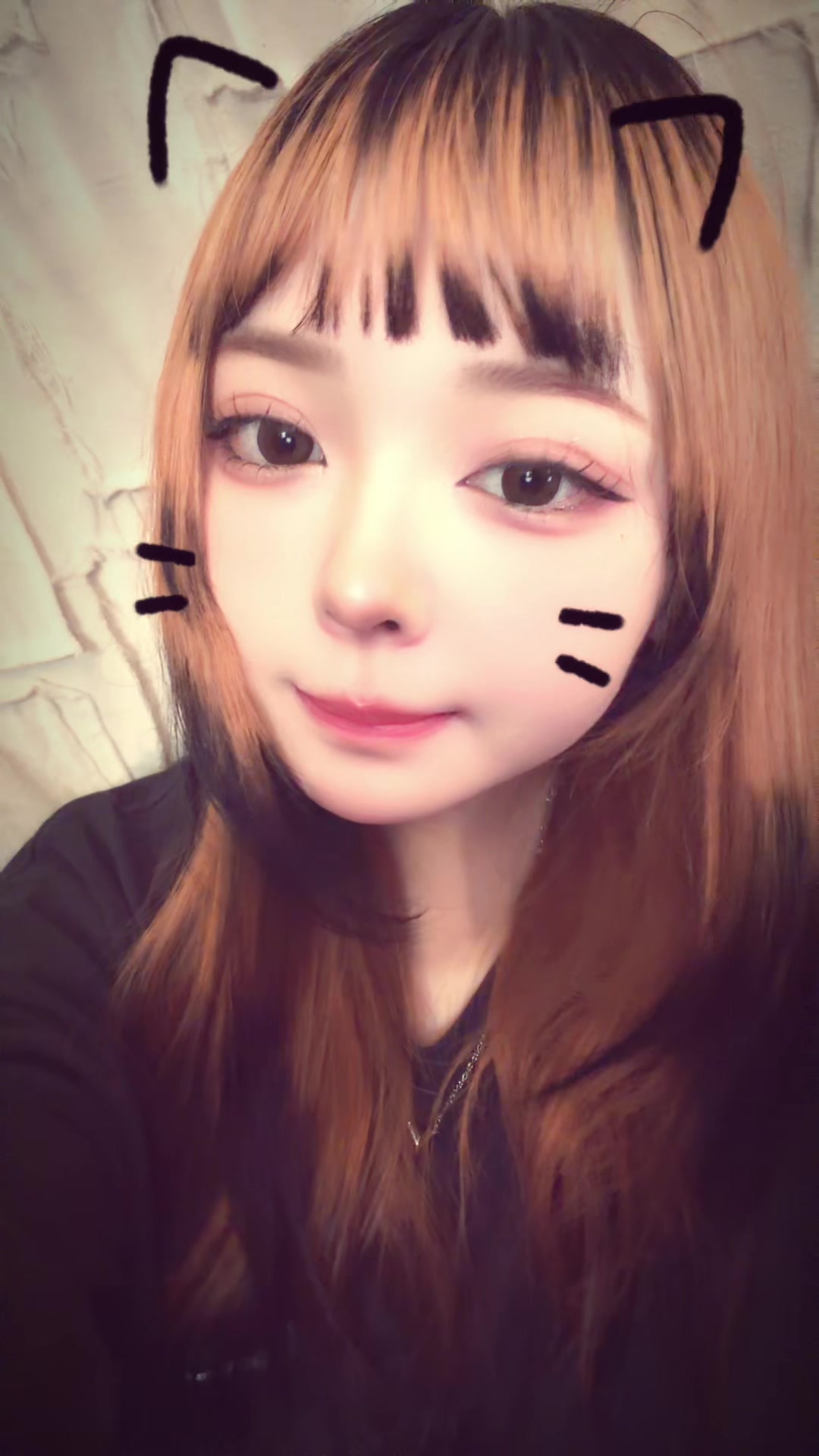 @にこり