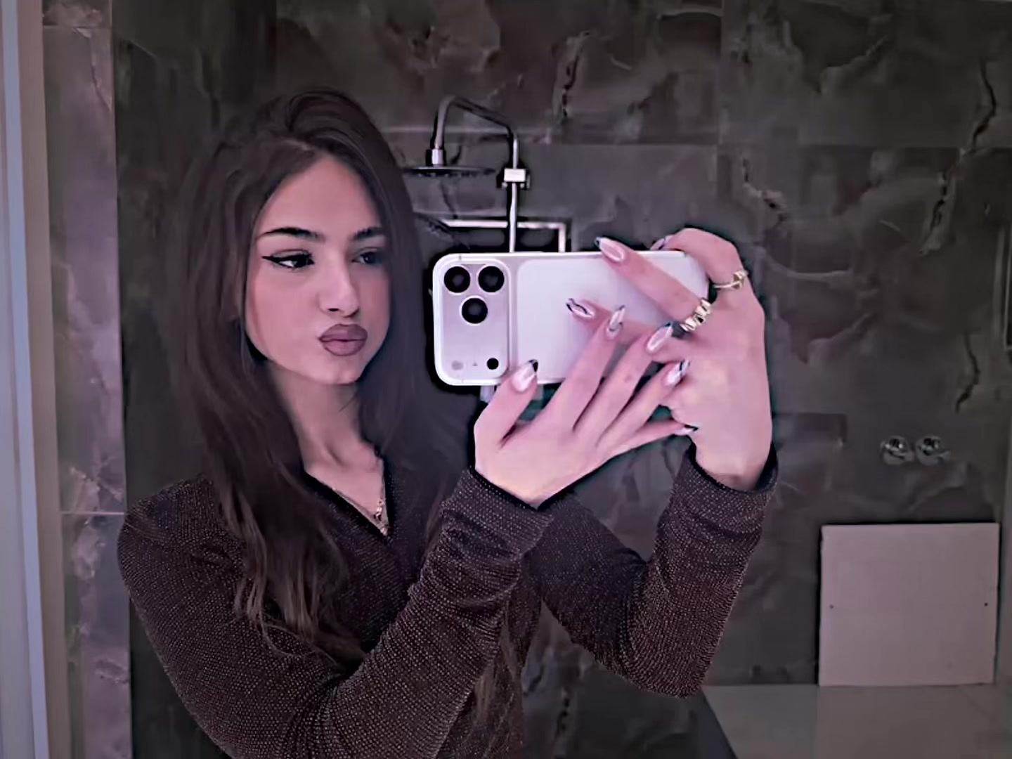 @𝙇𝙞𝙣𝙙𝙖