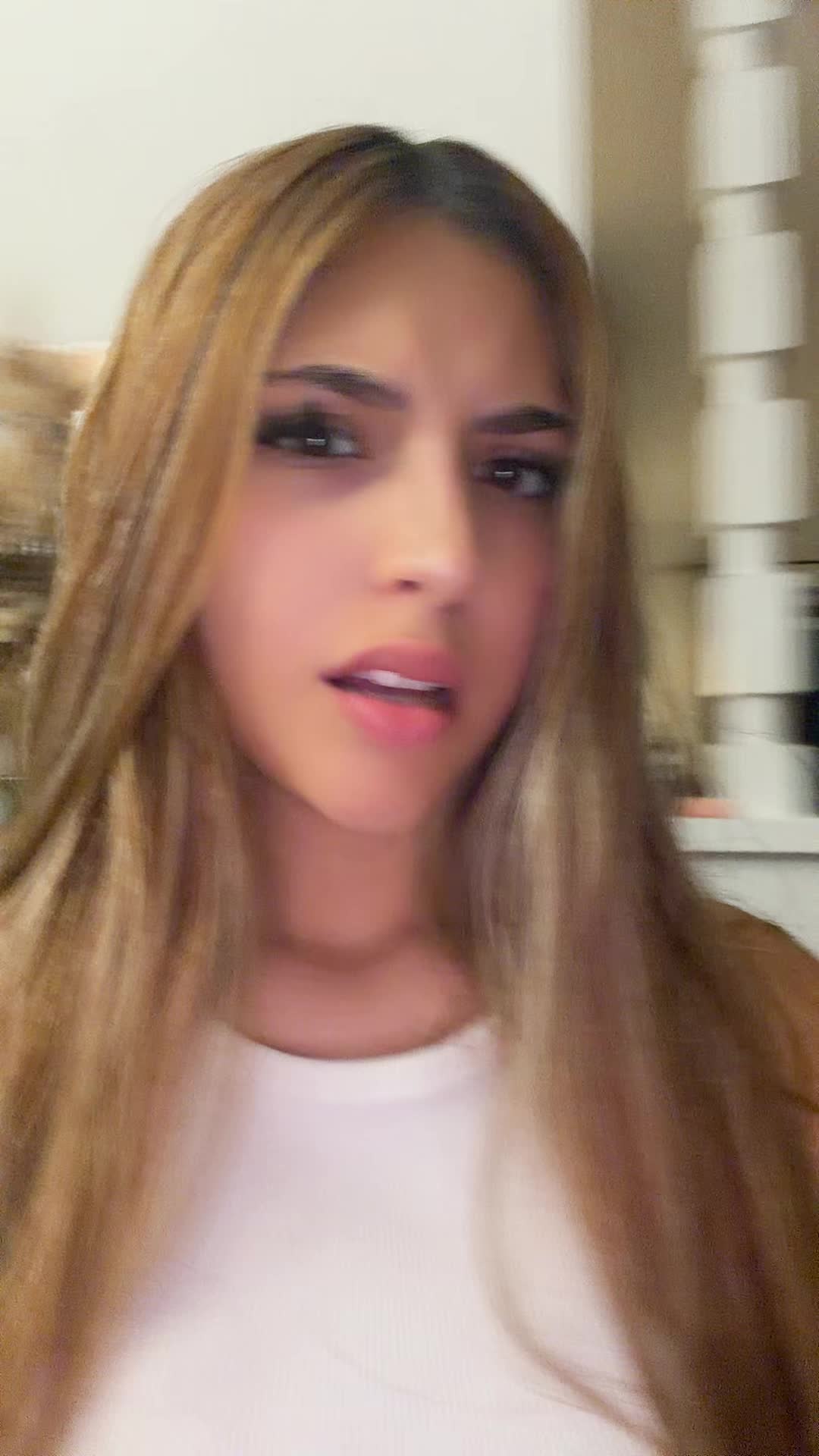 @Poli