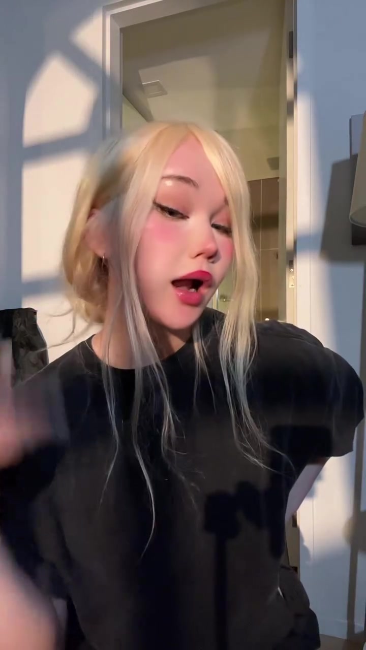 @Blondelashes19