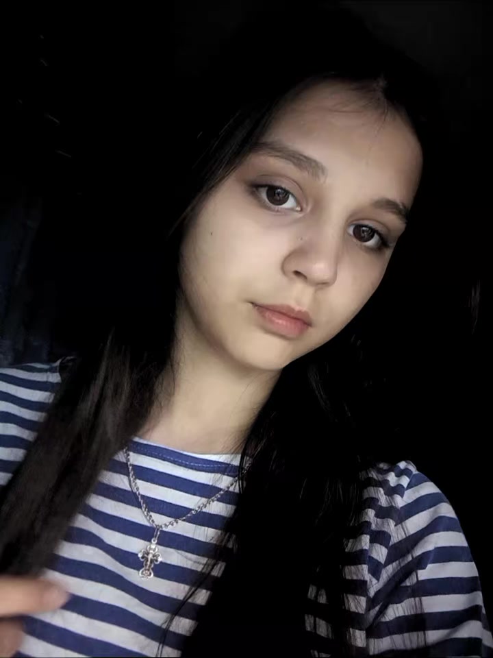 @)