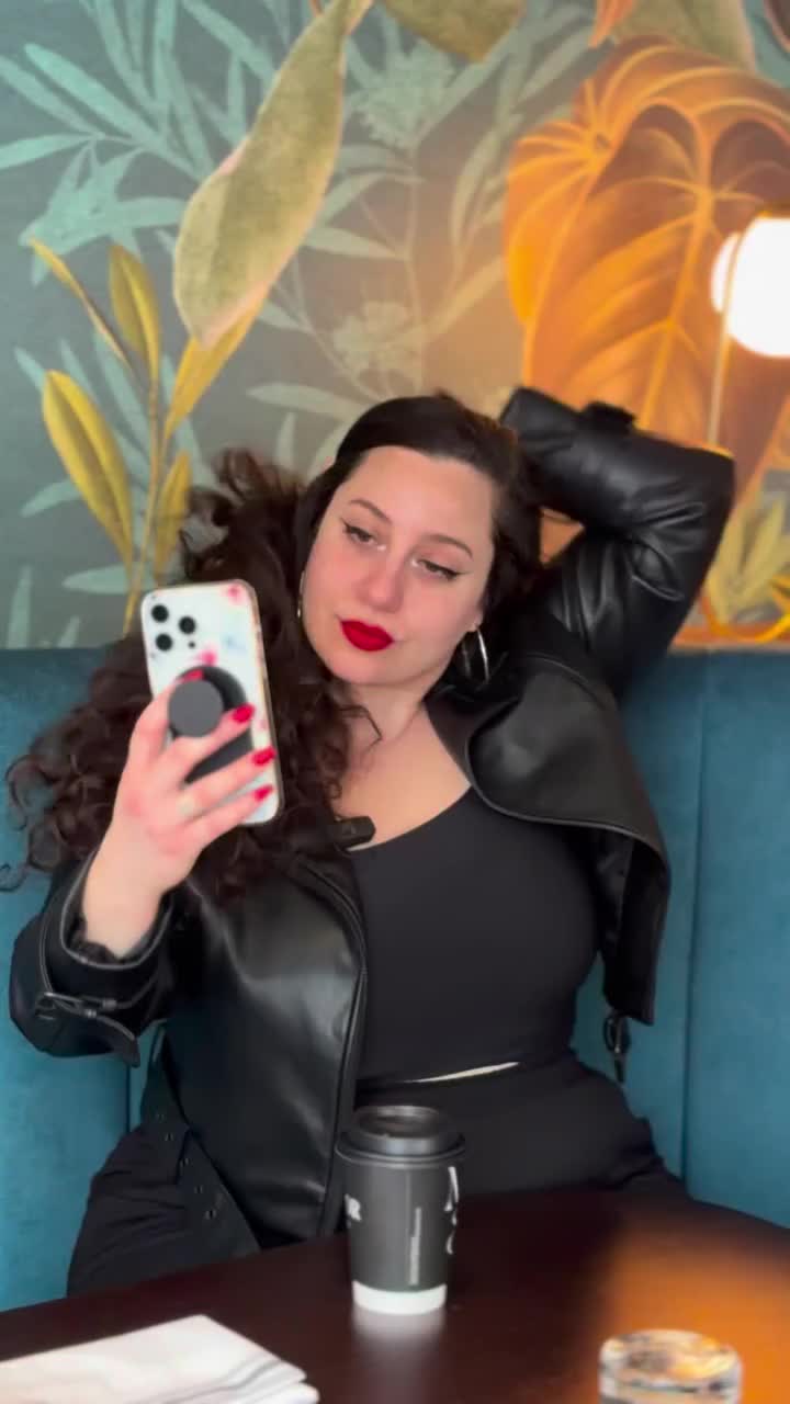 @Hannah 🇨🇦 I connect people