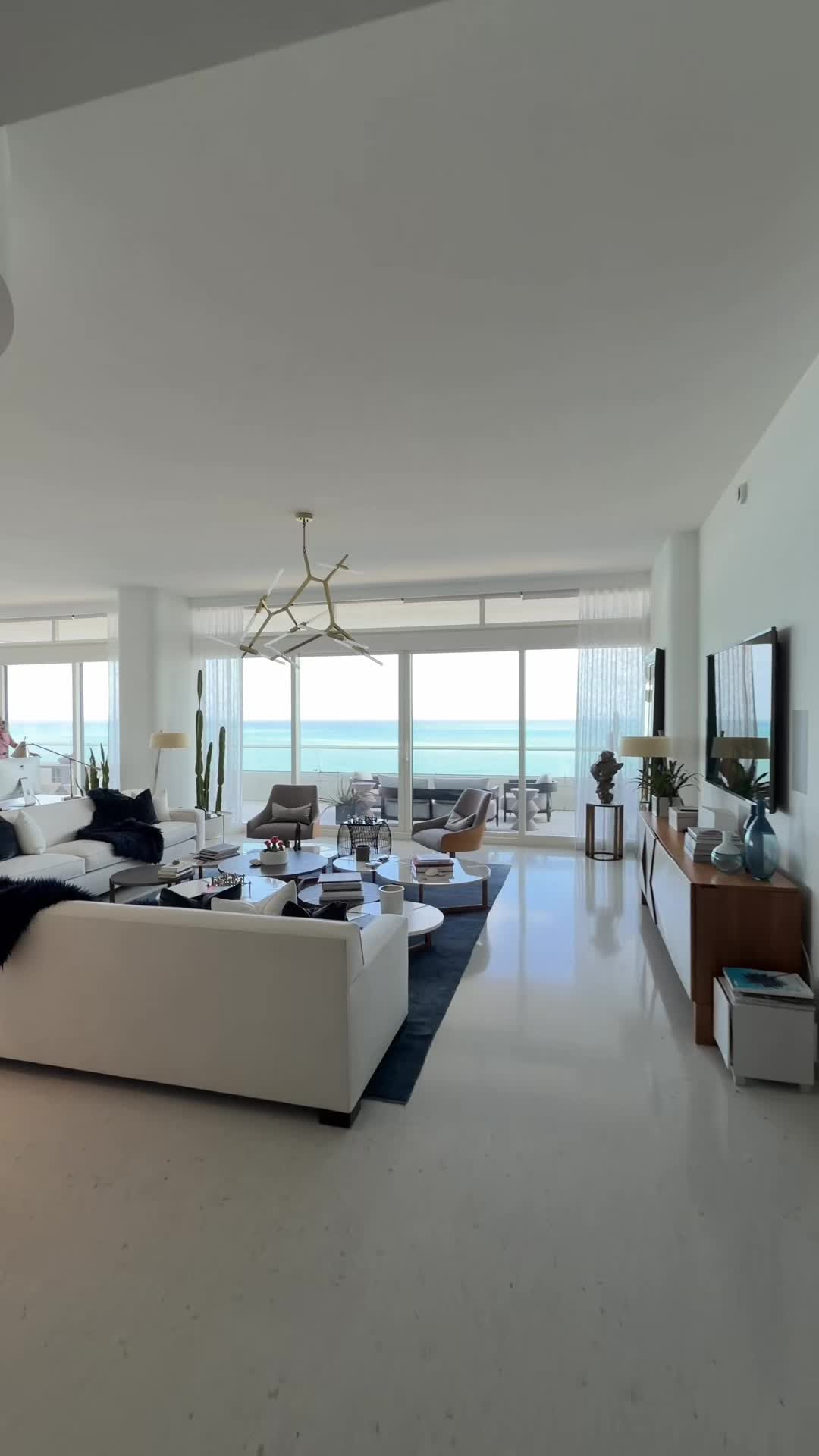 @LuxQue Media Real Estate