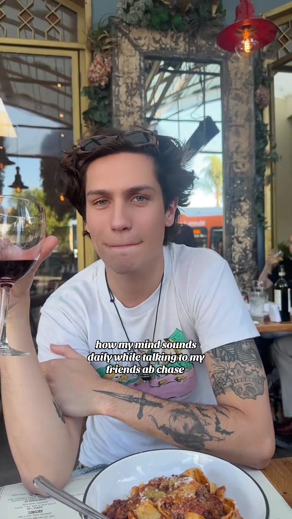@𝘤𝘩𝘢𝘴𝘦 𝘧𝘰𝘭𝘭𝘰𝘸𝘴<3
