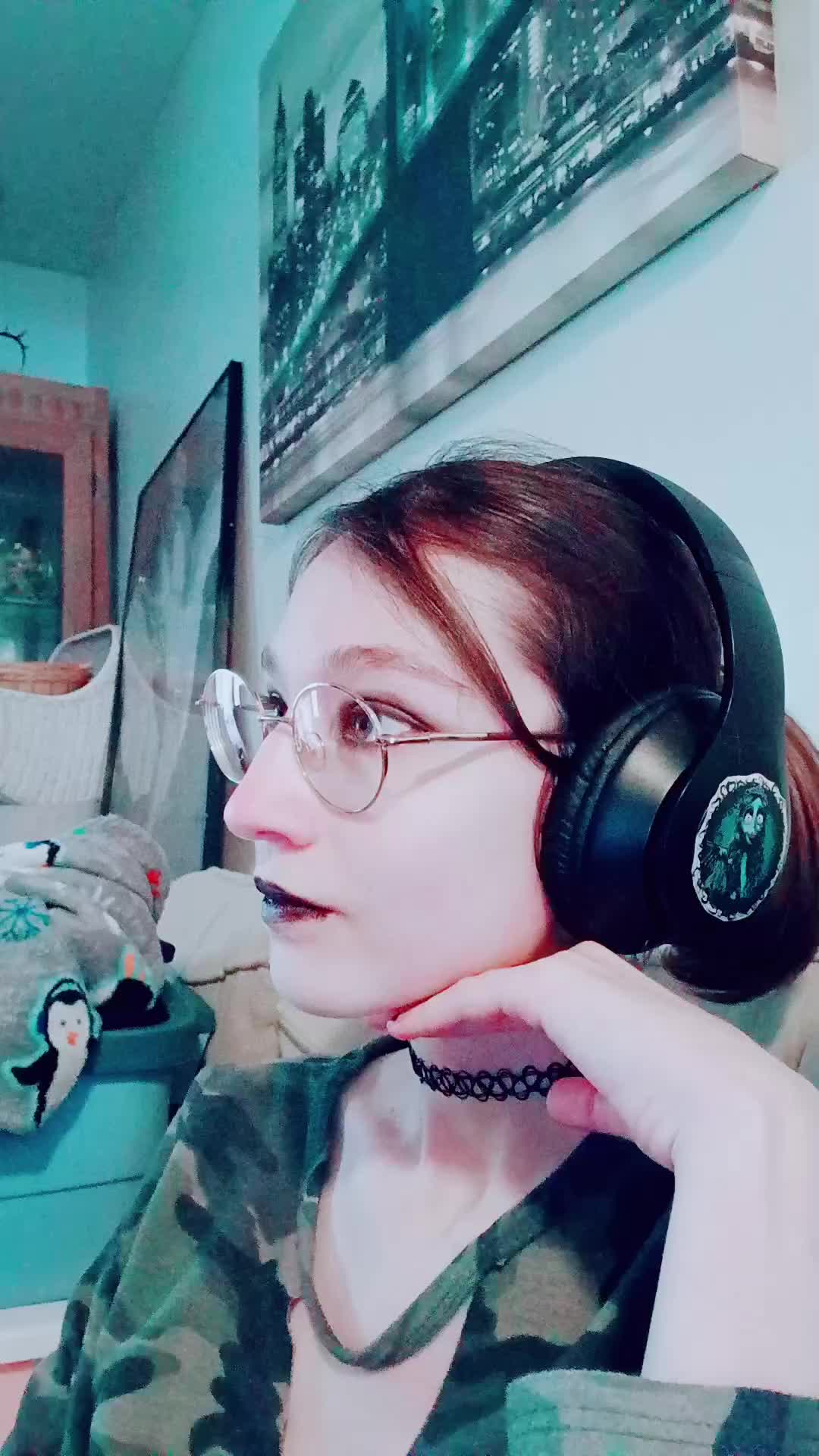 @Weird_hooman_thing666