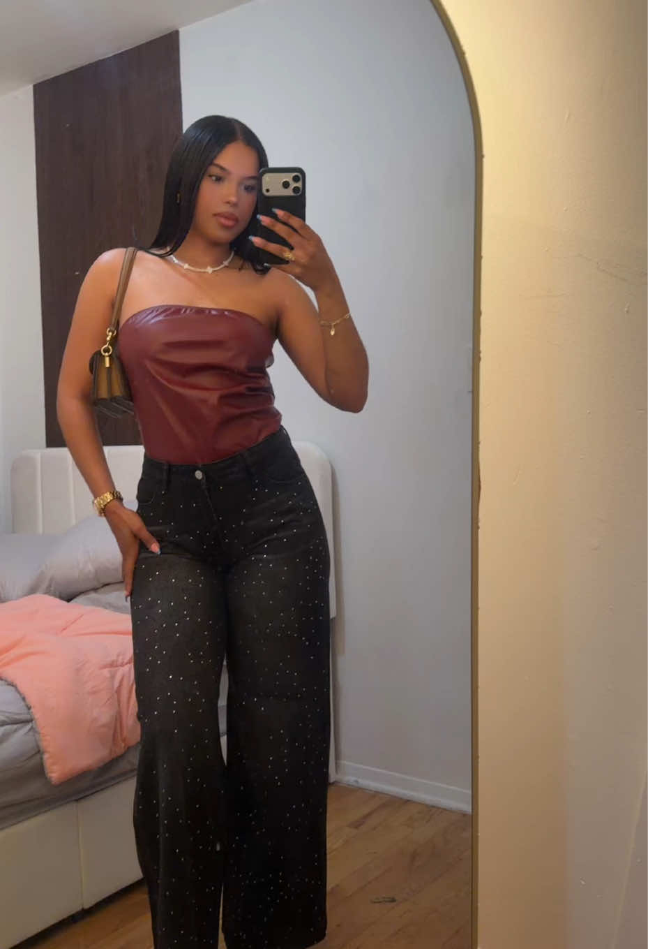 @Elyy04