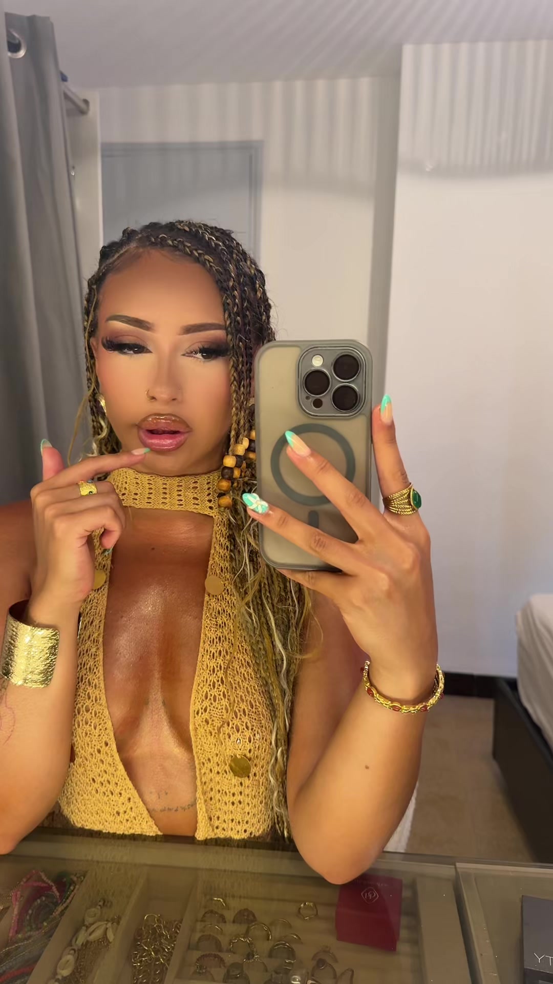 @kareineoff