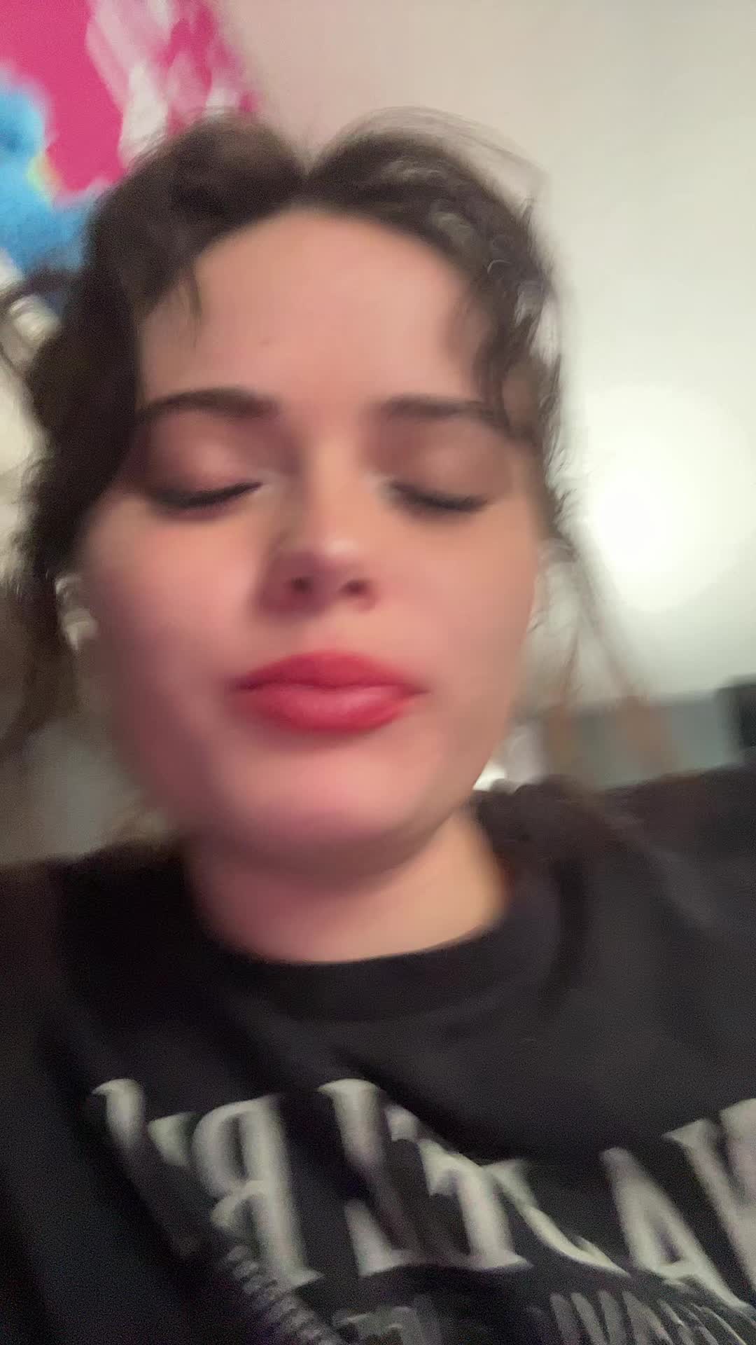 @Emily☮️
