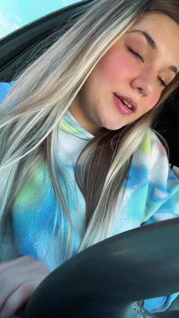 @Sabrina🌻🖤