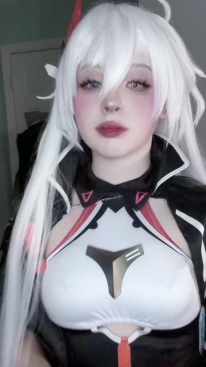 @☾ Ella