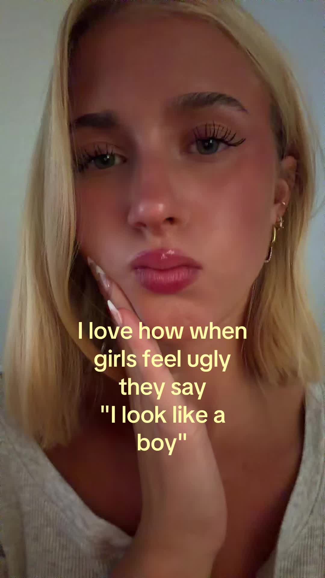 @theelliebarker