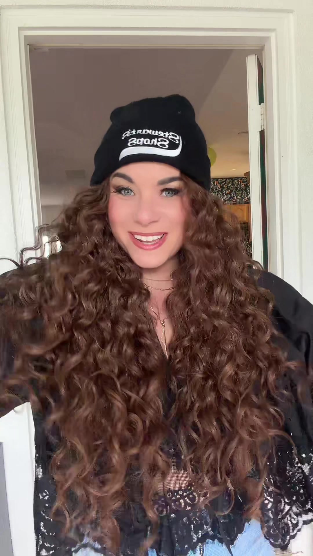 @Elizabeth Wears Wigs 🏳️🌈