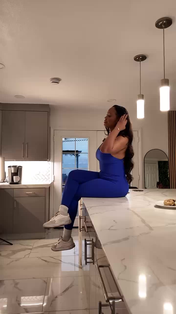 @August_Skye