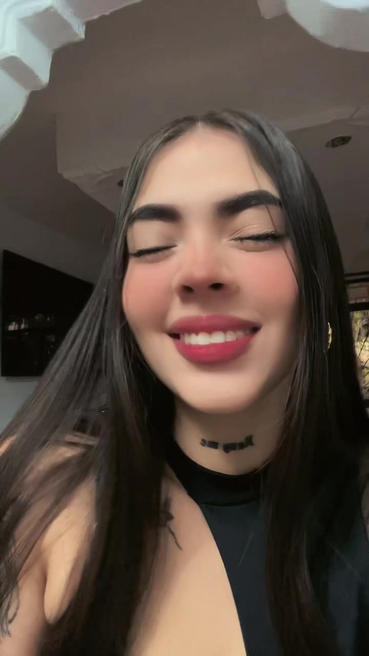@𝓥𝓮𝓷𝓾𝓼𝓵𝓸𝓿𝓮𝓮
