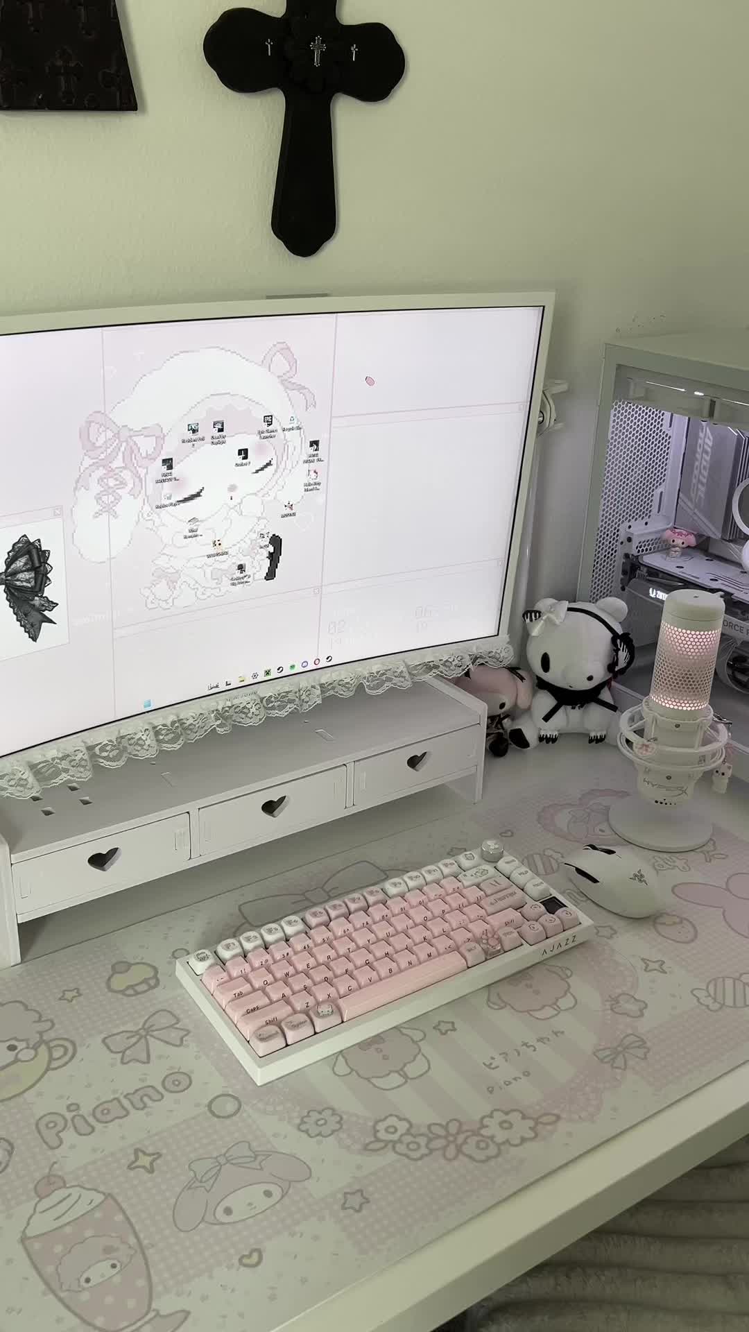 @>, ,<