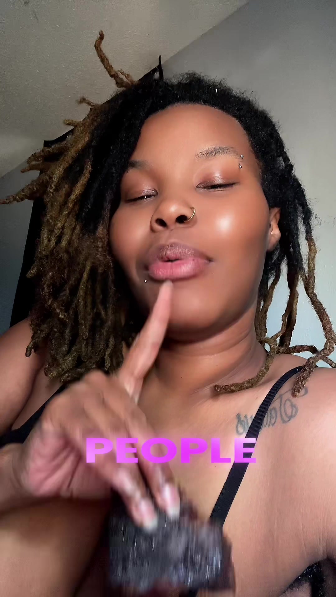 @qweeniqueen1
