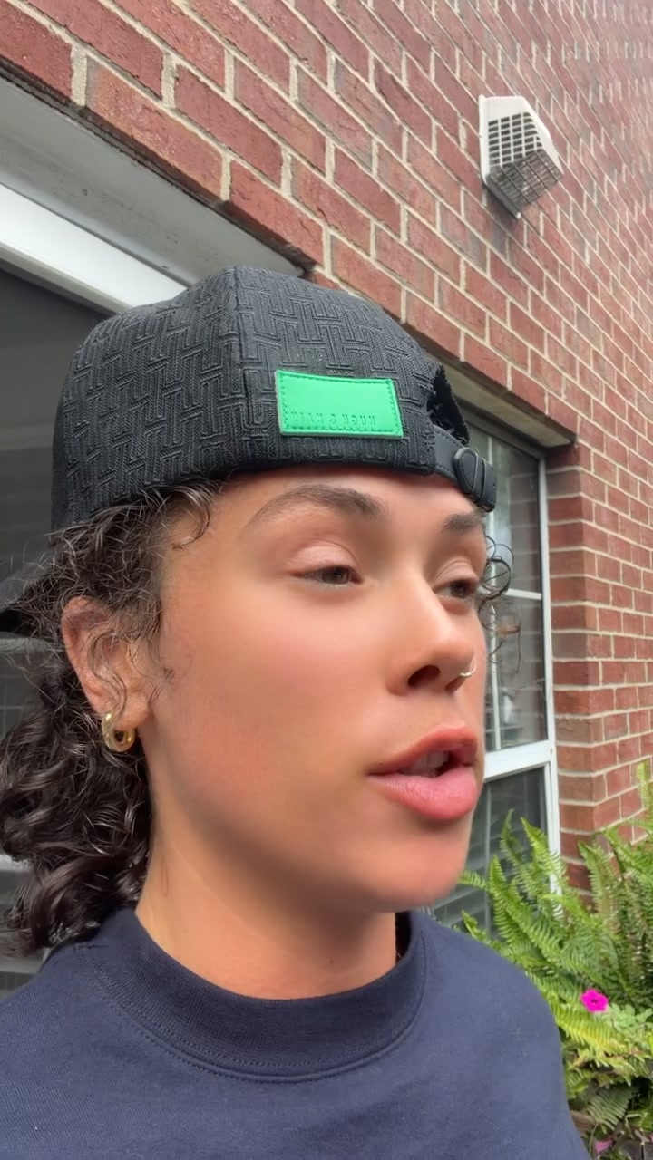 @wealthylauren_